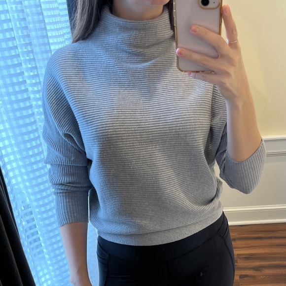 Grey Ribbed 3/4 Sleeve Turtleneck, EUC - Picture 2 of 3